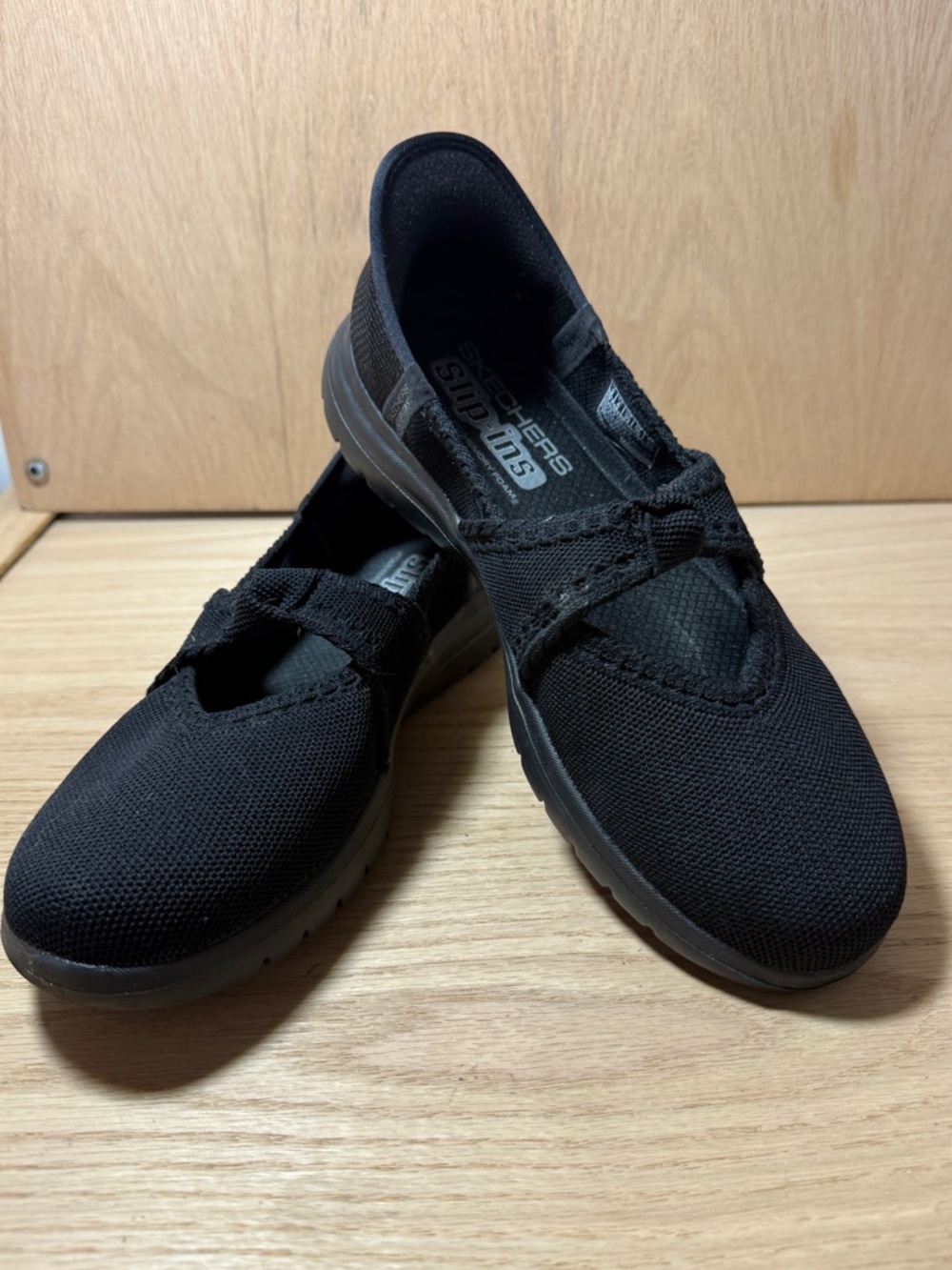 SKECHERS Slip Ins Swifty Audrey Black size 9